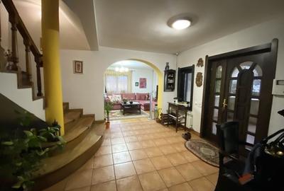 Proprietate impresionanta:Rezidential/Birouri: 2 vile,teren 1350mp,1 Mai - 32