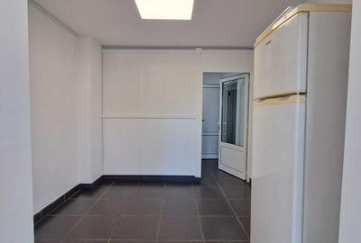 Spațiu comercial, de 32 mp, în Central - 4