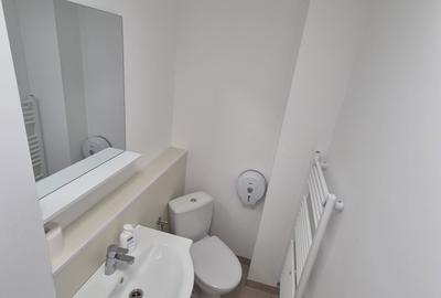 Spațiu comercial, de 60 mp, în Central - 4