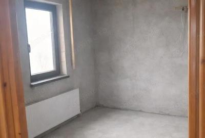 Casă cu 5 camere cu Teren 556 Mp în Stupini - 10