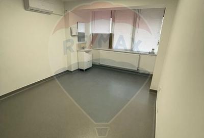 Spațiu comercial, de 43.720001220703 mp, în Central - 5