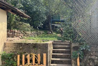 Casă cu 4 camere în Central