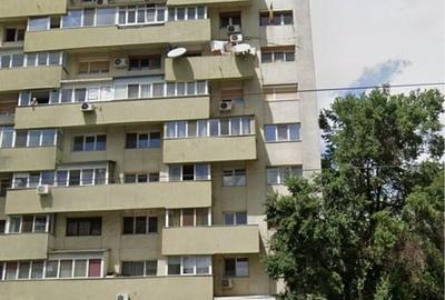 Apartament cu 3 camere decomandat în Dobroești