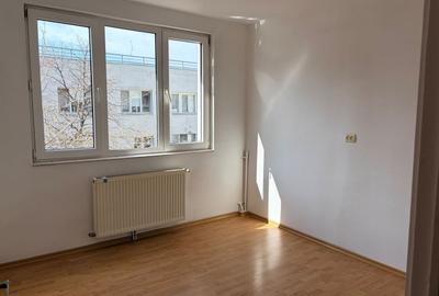 Apartament cu 3 camere decomandat în Militari