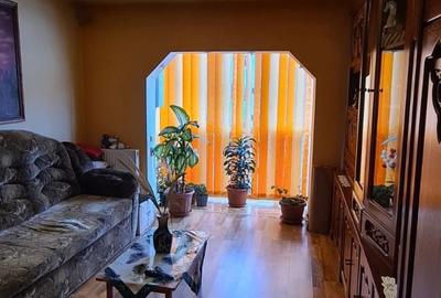 Apartament cu 3 camere decomandat în Petros - 3