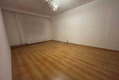 Apartament cu 3 camere decomandat în Tomești