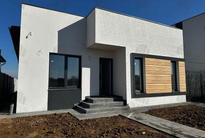 Casă de vânzare parter – dormitor matrimonial, teren 330mp – Berceni-138.000€ - 2