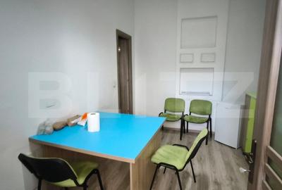 Spatiu comercial cu destinatie medicala, 205 mp, vitrina, Calea Bucuresti - 11