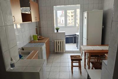Apartament cu 3 camere semidecomandat, mobilat în Titan - 5