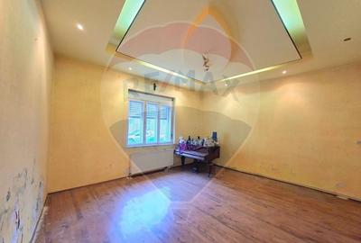 Apartament cu 3 camere semidecomandat în Central - 4