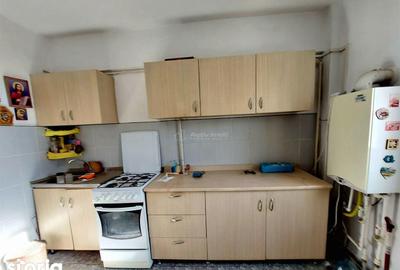 Apartament cu 3 camere decomandat în Piața - 18