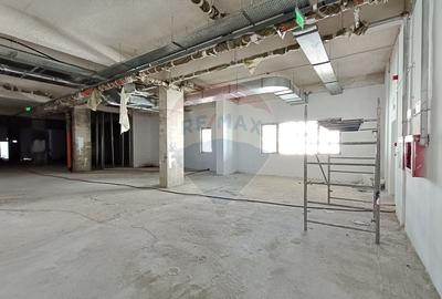 Spațiu comercial, de 448.20001220703 mp, în Nord-Vest - 18