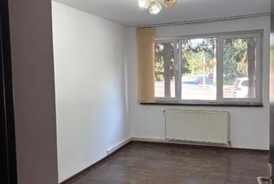 Se închiriază apartament cu 3 camere în zona centrală , pretabil birouri . - 5