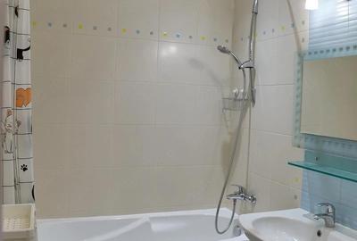 Apartament cu 2 camere decomandat în Complex Studențesc