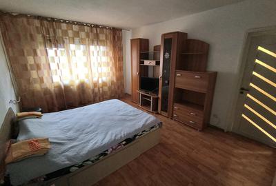 2 camere decomandate Craiovi?a , pe timp lung sau regim hotelier - 1