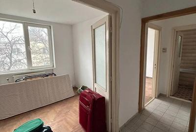 De vanzare apartament cu 3 camere, zona Ion Creanga 38.900e - 2