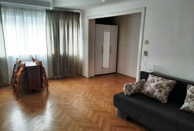 Apartament cu 2 camere semidecomandat, mobilat în P-ța Romană