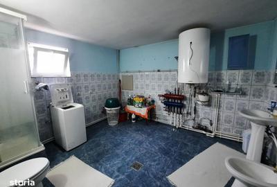 Casă cu 4 camere cu Teren 5500 Mp în Central - 3