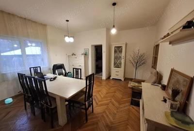 Casă cu 3 camere în Central