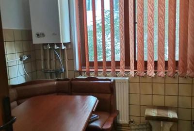 Apartament cu 2 camere semidecomandat în Micro 3 - 4