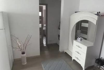 Inchiriez apartament grup 200 Craiovita Noua - 2