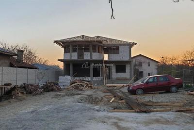 Casă cu 7 camere cu Teren 1000 Mp în Mihăilești - 3