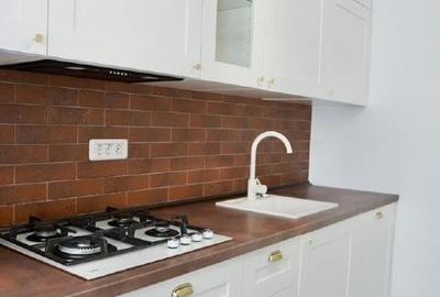 Apartament cu 3 camere decomandat, mobilat în Tractorul - 2