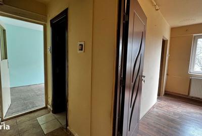Apartament cu 3 camere semidecomandat în Intim - 2
