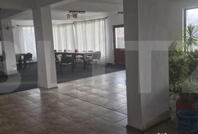 Spațiu comercial, de 200 mp, în Central - 4