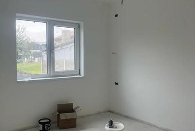 Casă cu 3 camere cu Teren 300 Mp în Dumbrăvița