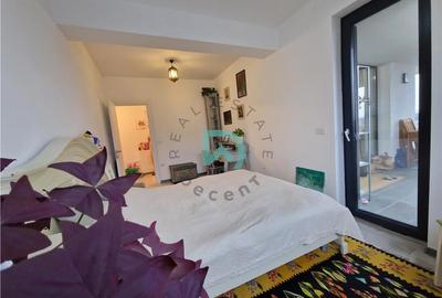 Apartament cu 3 camere decomandat în Tractorul - 3