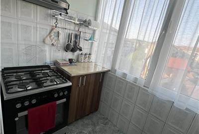 Apartament cu 2 camere decomandat în Valenta - 4