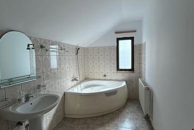 Casă cu 4 camere cu Teren 300 Mp în Central - 4