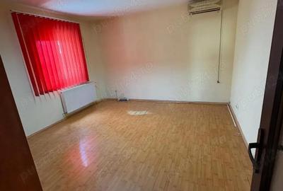 Spațiu comercial, de 50 mp, în Central