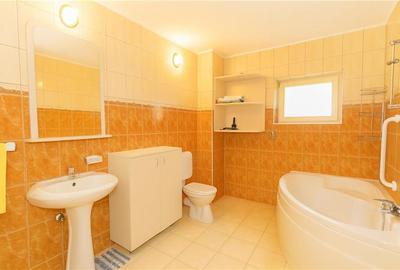 Duplex cu 8 camere cu Canalizare în Exterior Est - 13