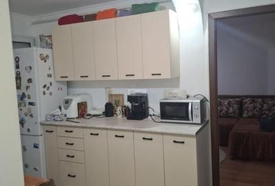Apartament 3 camere,etaj 3/3,  renovat,65000 euro neg, Policlinica 2 - 1