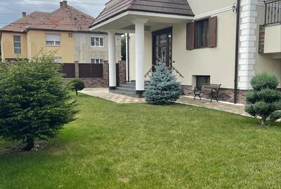 Casă cu 4 camere în Central - 1