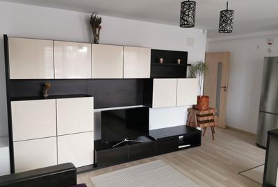 Apartament cu 2 camere decomandat, mobilat în Tractorul