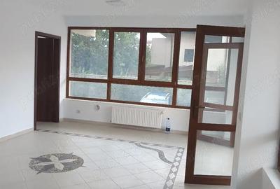 Apartament cu 3 camere semidecomandat în Central - 4