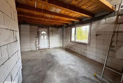 Casă cu 2 camere cu Teren 450 Mp în Central - 1