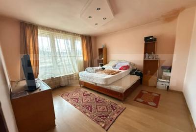 Casă cu 5 camere cu Teren 3700 Mp în Debarcader - 2