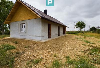 Casă cu 3 camere cu Teren 1393 Mp în Central - 1