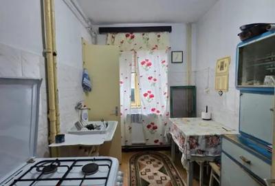 Apartament cu 3 camere semidecomandat în Central - 9