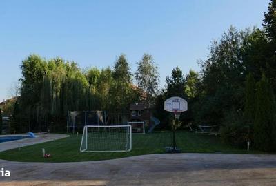 Casă cu 9 camere cu Teren 1880 Mp în Central