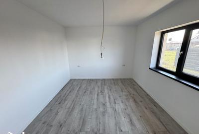 Casă cu 4 camere cu Teren 577 Mp în Miroslava - 2