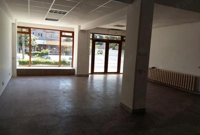 Spațiu comercial, de 70 mp, în Central - 7