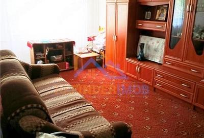 Apartament cu 3 camere decomandat în Rahova