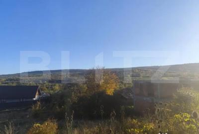 Teren de 2700 mp, în Tomești
