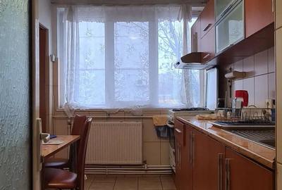 Ap. 3 camere decomandat, etaj 1, Tiglina 1 - 8