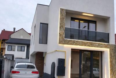 Casă cu 4 camere în Central - 2